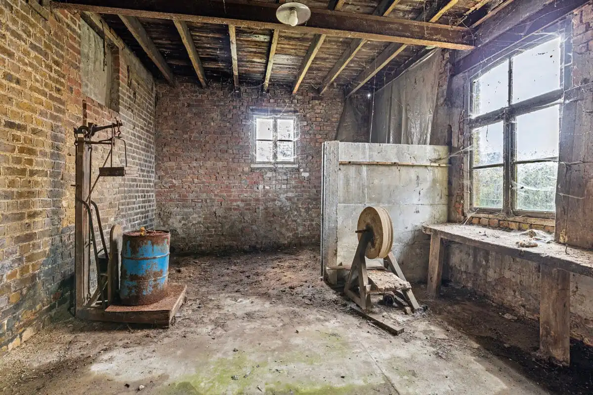 Veelzijdige te renoveren hoeve te koop in Jabbeke foto 9