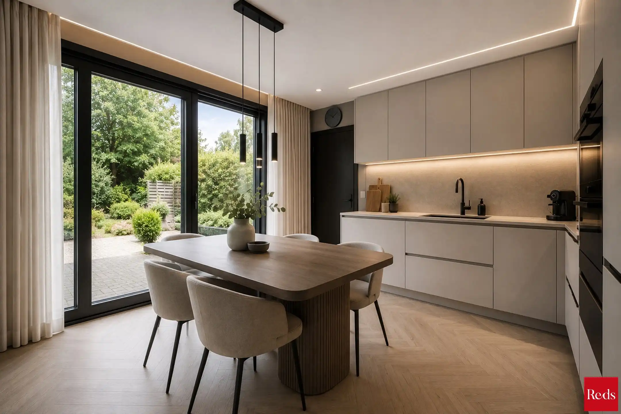 Charmante woning met uitzicht op blijvend groen foto 14