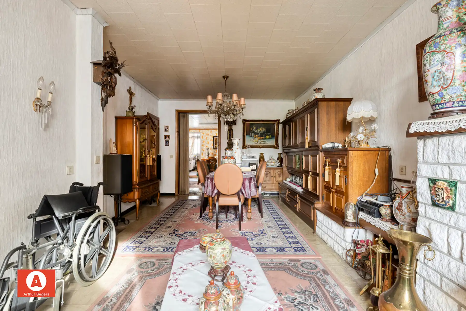 Solide half-open bebouwing met achtergelegen fietswegel. foto 9