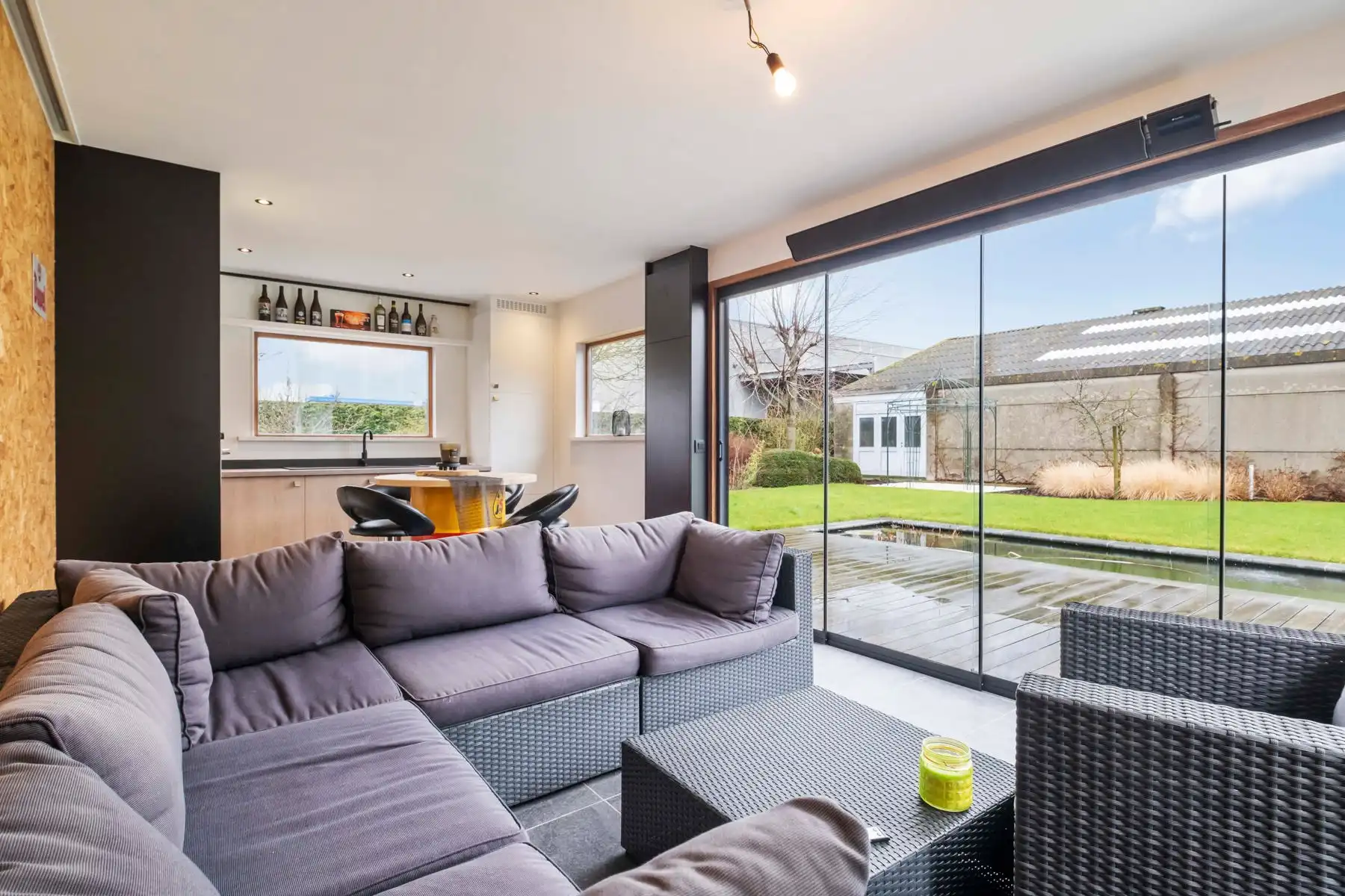 Ruime loods met ruime instapklare woning te Oostende. foto 2