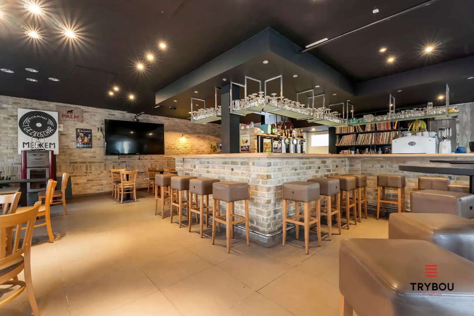 Prachtig handelspand met woonst op centrale ligging te Merkem. foto 2