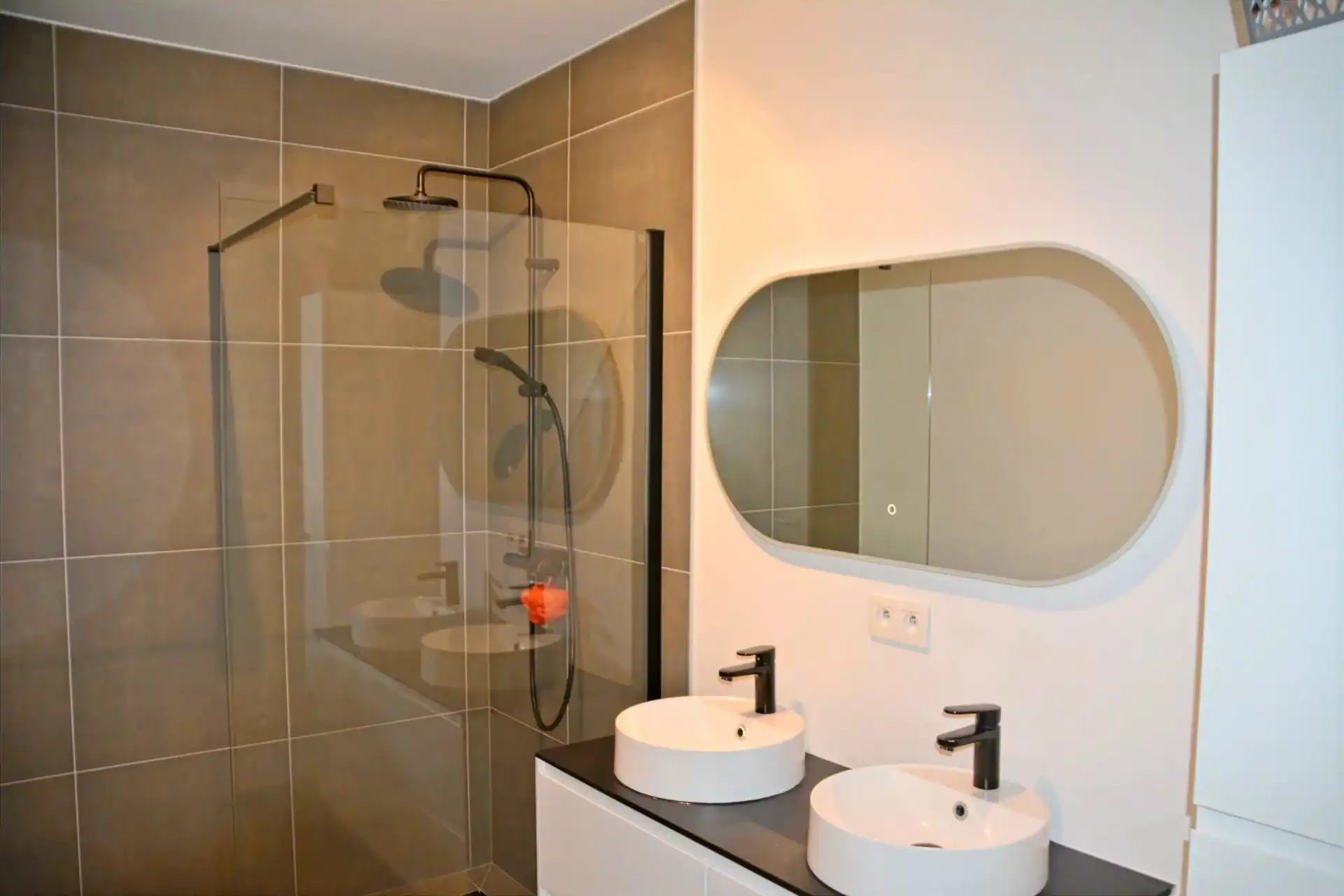 STIJLVOLLE ENERGIEZUINIGE NIEUWBOUWWONING MET 3 SLPK  IN CENTRUM LANAKEN ! foto 19