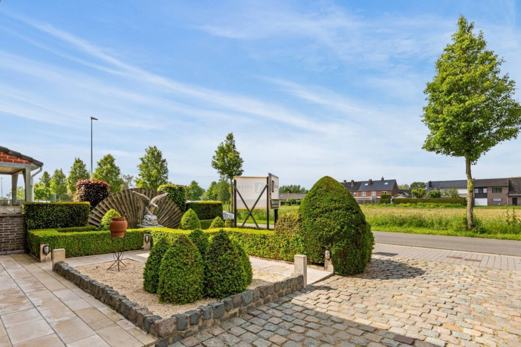 Hoofdfoto van de publicatie: Ruime en lichtrijke woning te koop. 