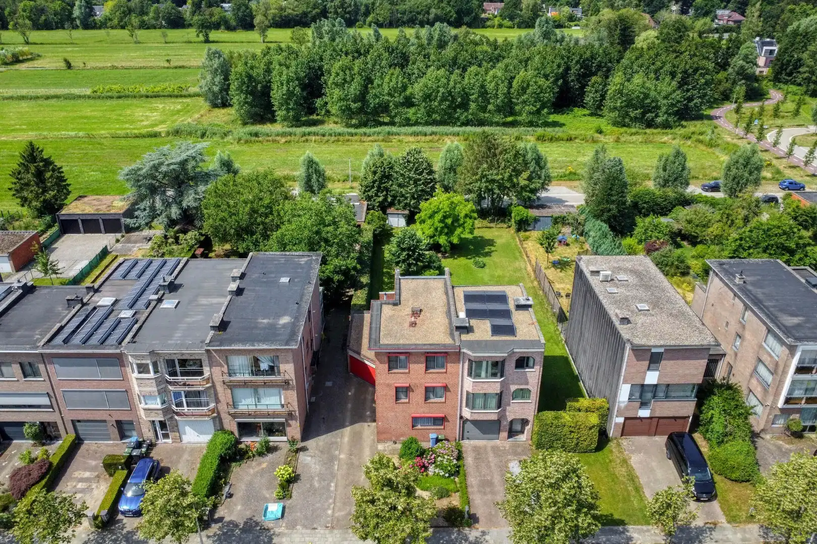 Ruime gezinswoning met 4 slaapkamers, zonnige tuin en garage op een toplocatie in Brasschaat. foto 22