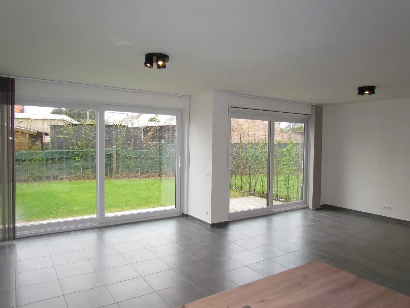 INSTAPKLAAR GELIJKVLOERSAPPARTEMENT MET 2 SLAAPKAMERS  foto 3