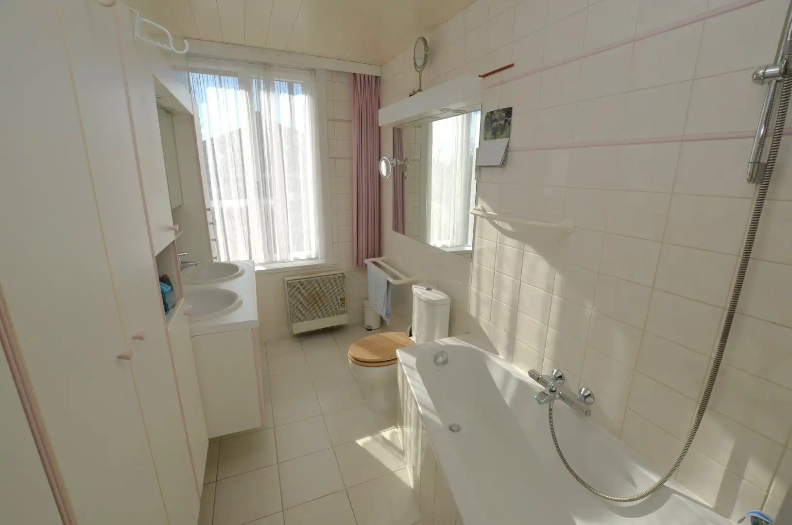 Ruim woonhuis met garage en zonnige tuin foto 15