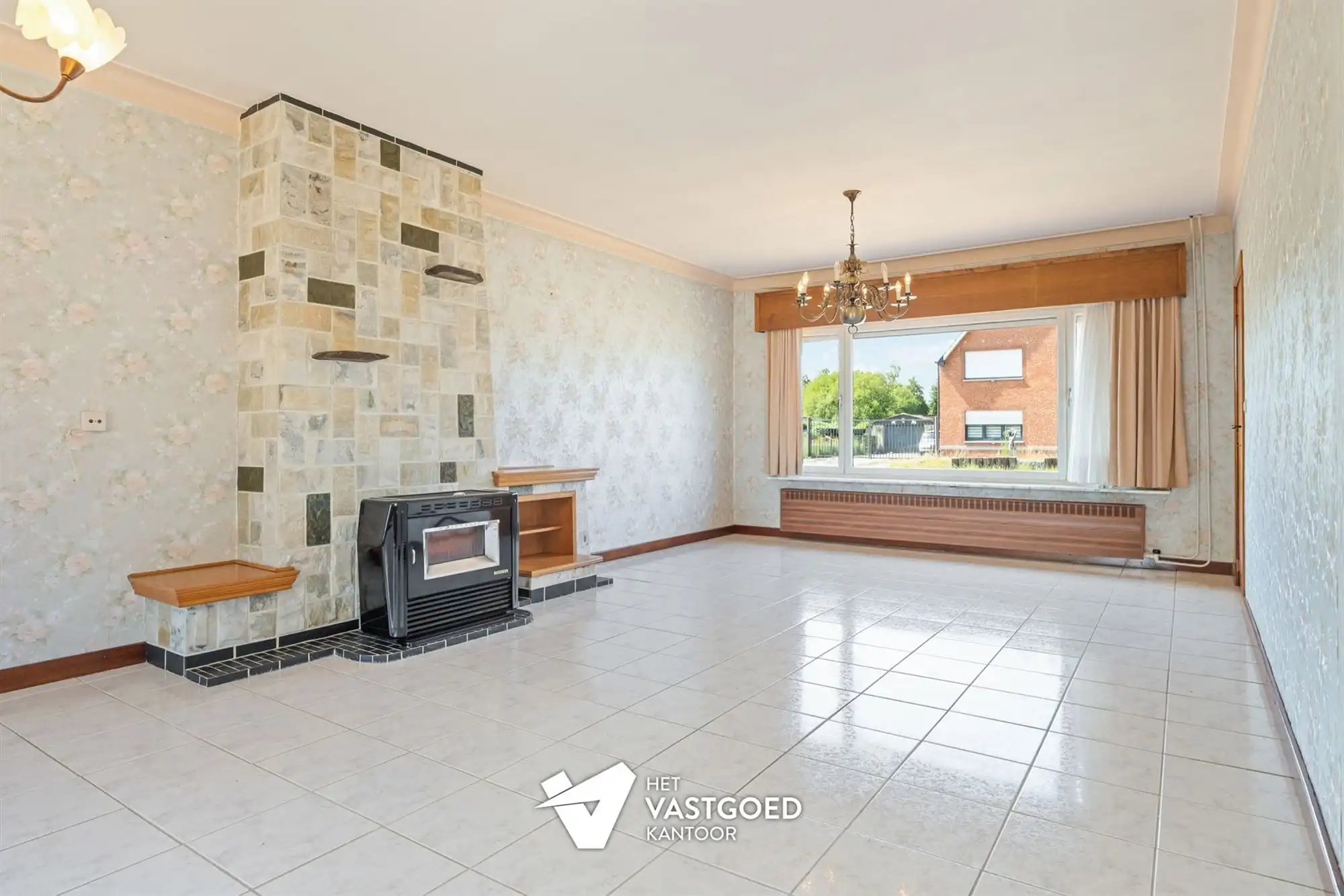 RUIME, STATIGE WONING OP GROENE LIGGING MET RUIM PERCEEL foto 4