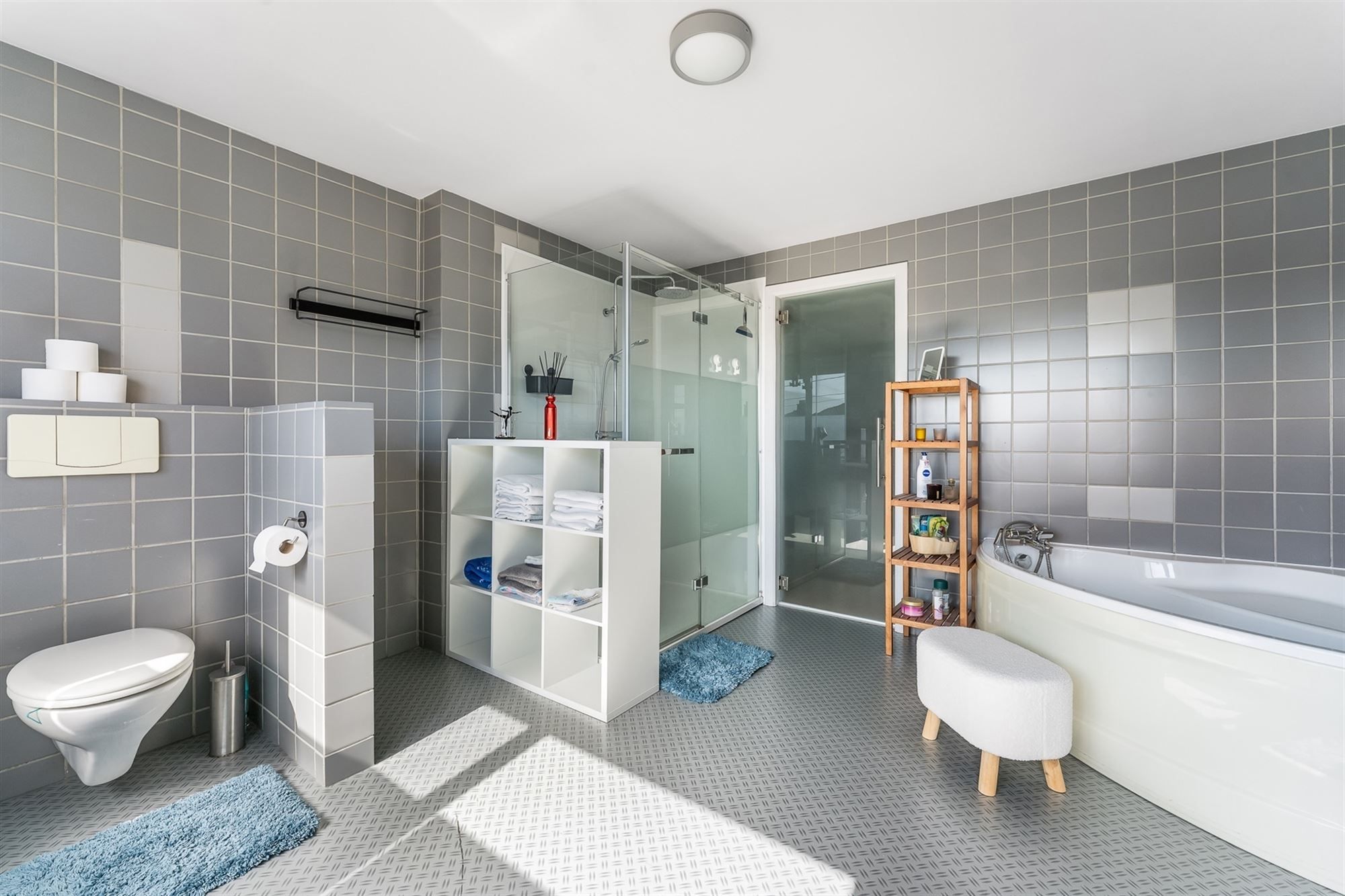 ZEER GOED GELEGEN, RUIME WONING  MET PRAKTIJKRUIMTE EN MOGELIJKHEID TOT 4 SLAAPKAMERS TE ZONHOVEN foto 18