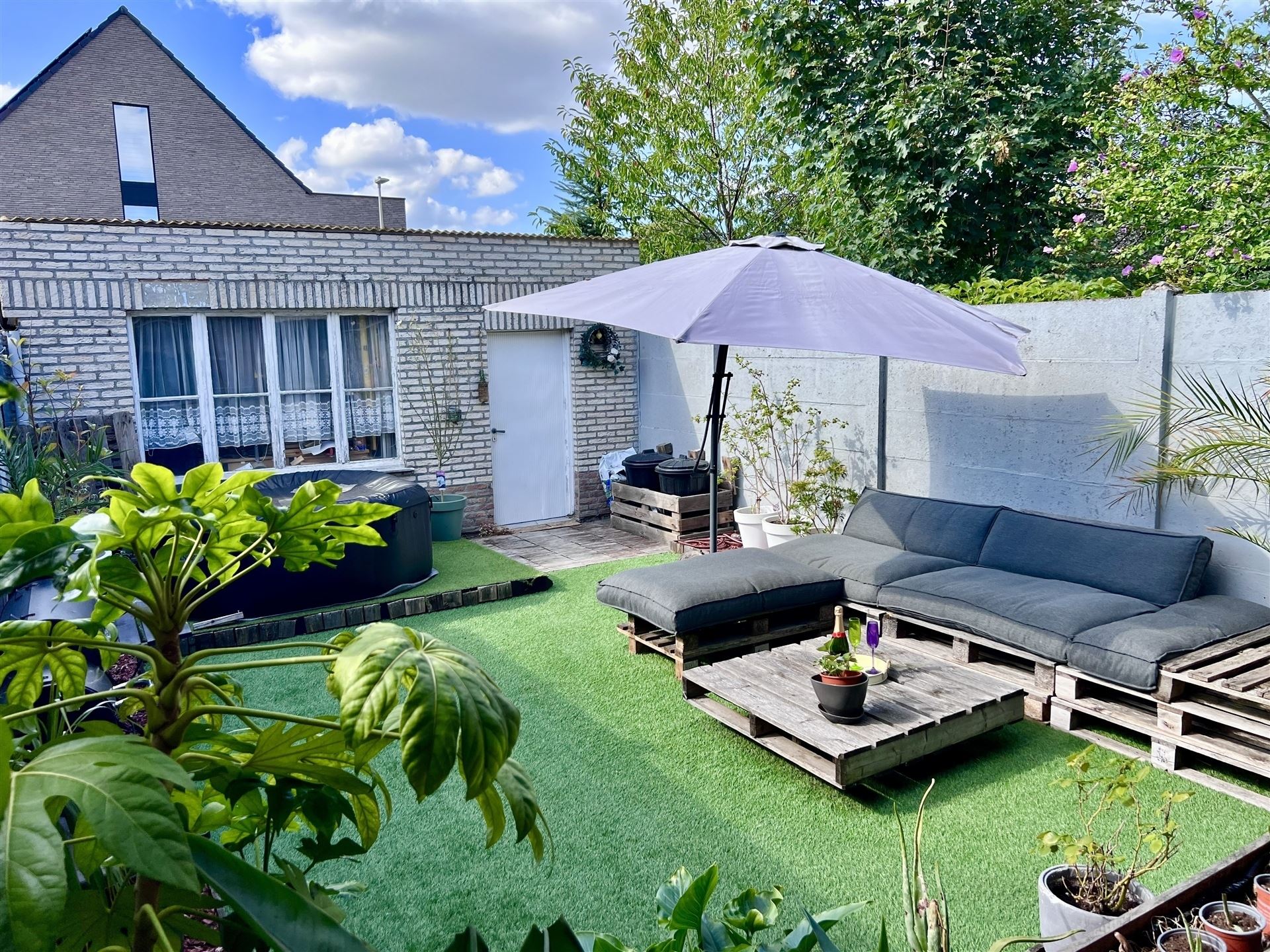 Charmante woning met tuin, garage en 2 staanplaatsen foto 2