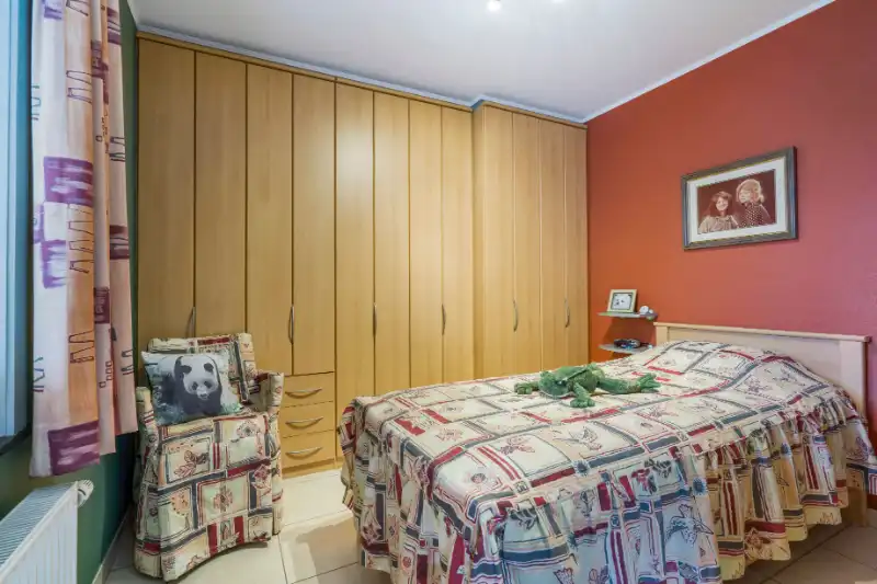 Dit uitstekend onderhouden appartement is zeer goed gelegen op een boogscheut van centrum Evergem. foto 10