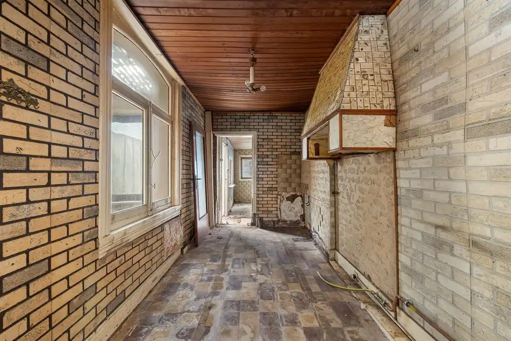 Verrassend ruime te renoveren woning met zonnige tuin foto 7