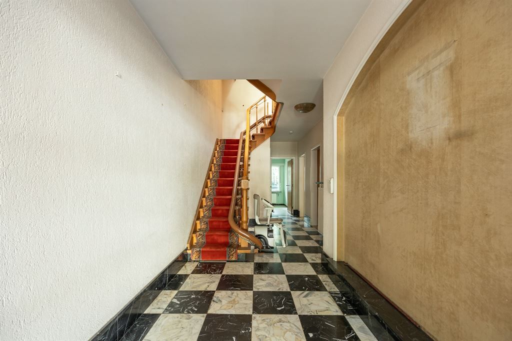  Ruime, karaktervolle bel-etage met grote tuin foto 2