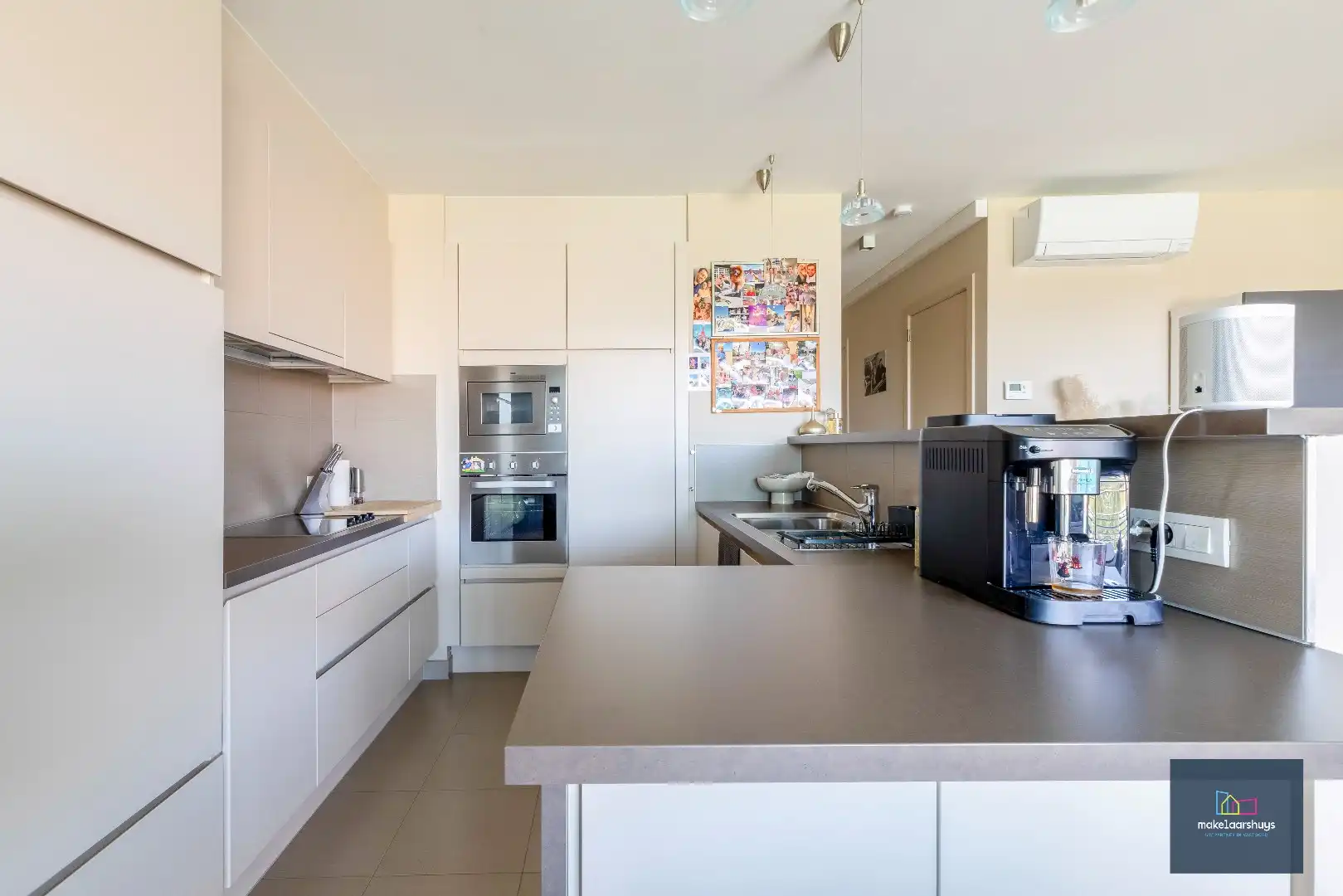 Stijlvol 2 slpk. appartement met ruim terras en staanplaats foto 7