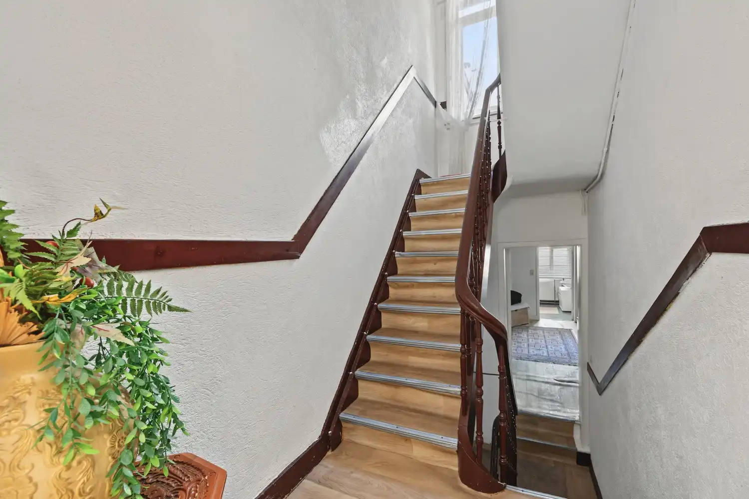 Te renoveren woning met 5 slaapkamers, 2 badkamers en ruime tuin! foto 26