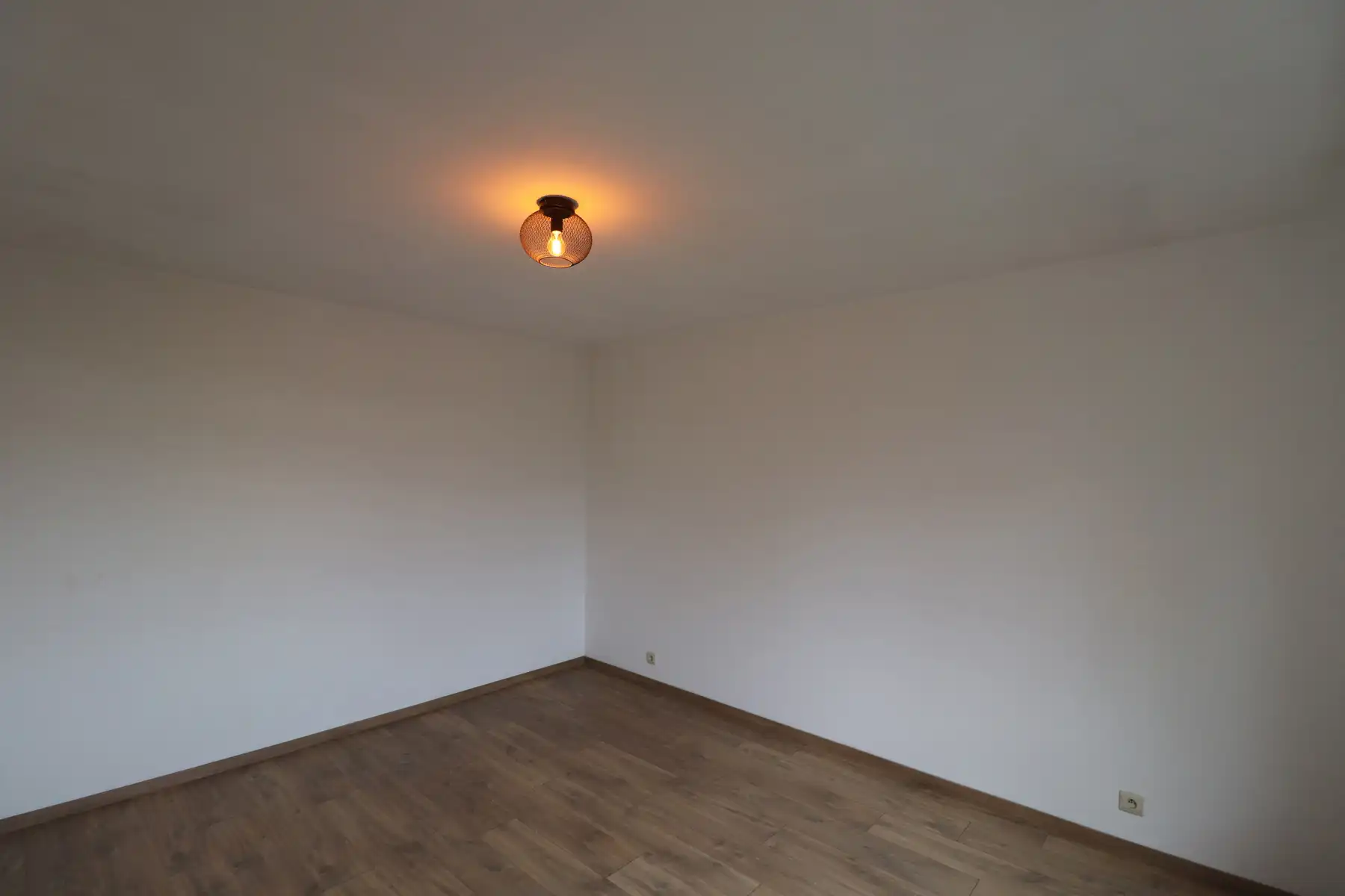 Recent gerenoveerd dakappartement met balkon, terras en garage. foto 11