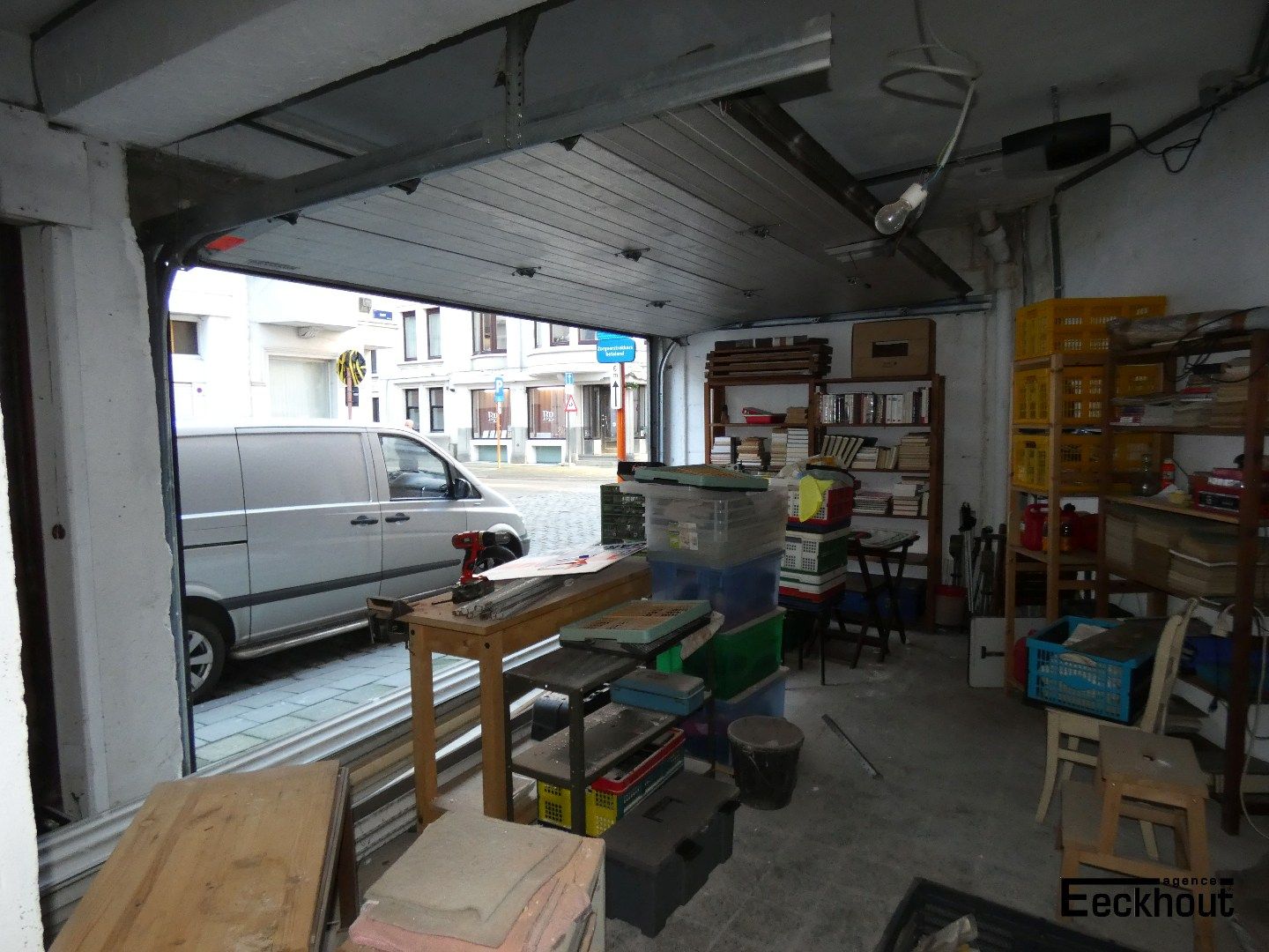 Ruime afgesloten parkeergarage foto 7