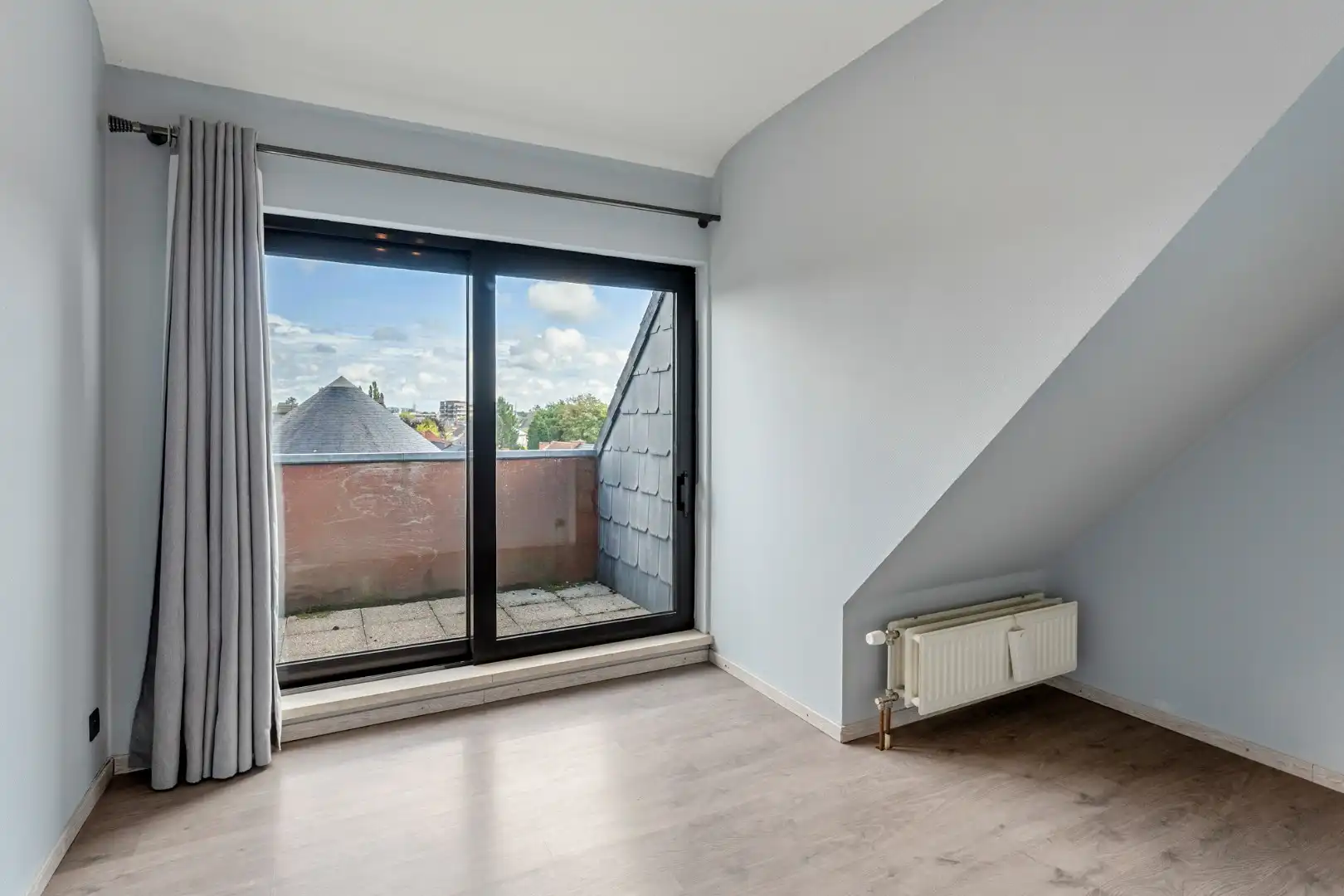 Recent gerenoveerd Duplex appartement met 3 slaapkamers en garagebox in het centrum van Hasselt. foto 14