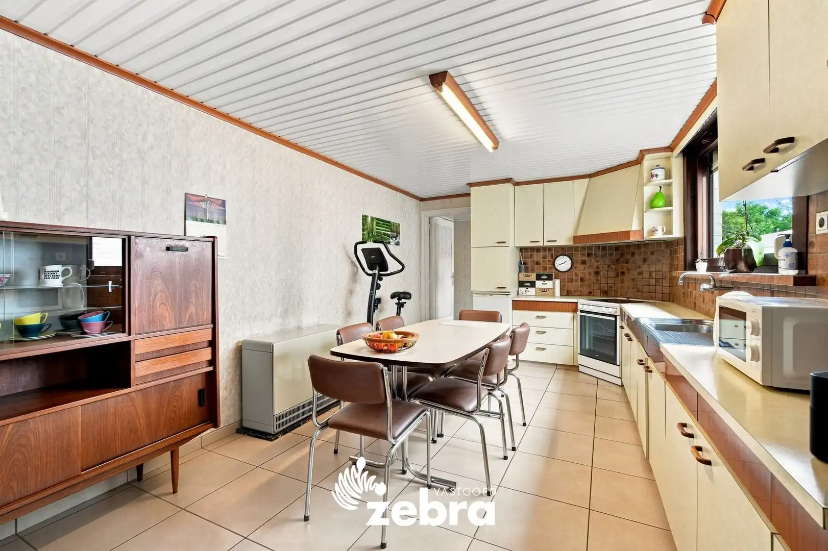 Te renoveren woning met 3 slaapkamers, ruime zolder en tuin in Tielt! foto 6