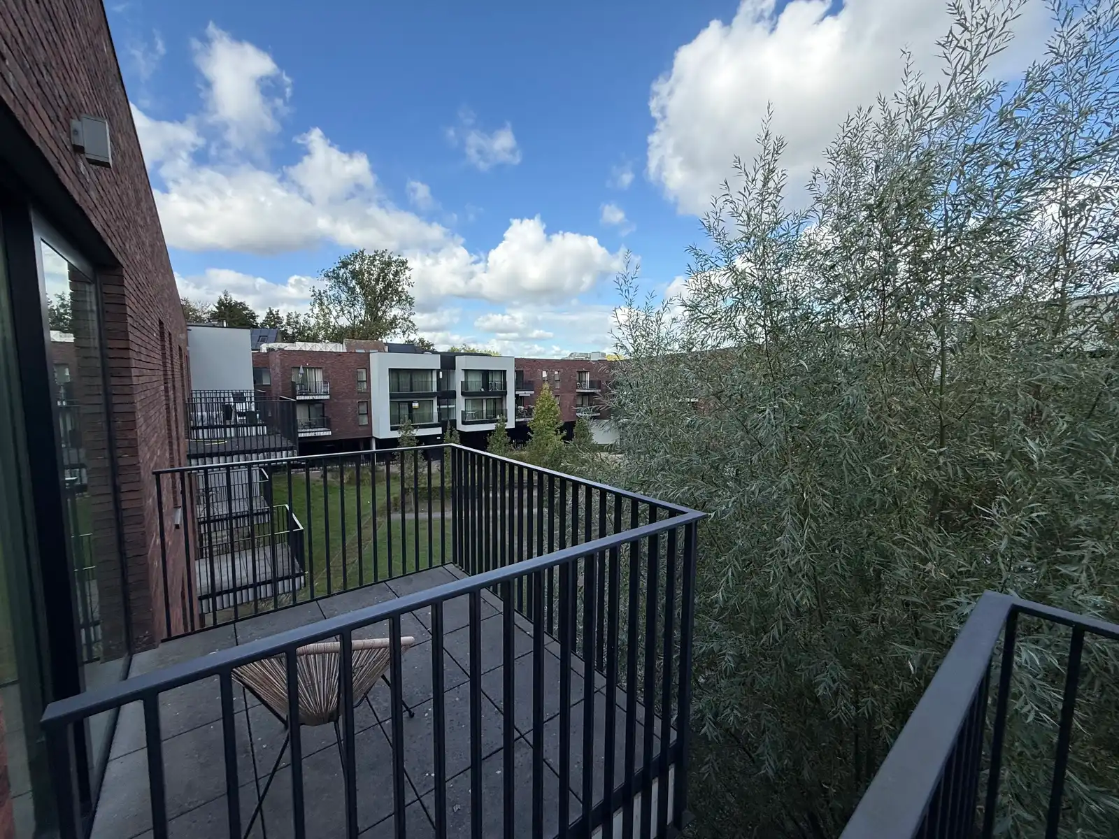 Modern 1-slaapkamerappartement met terras en parking foto 12