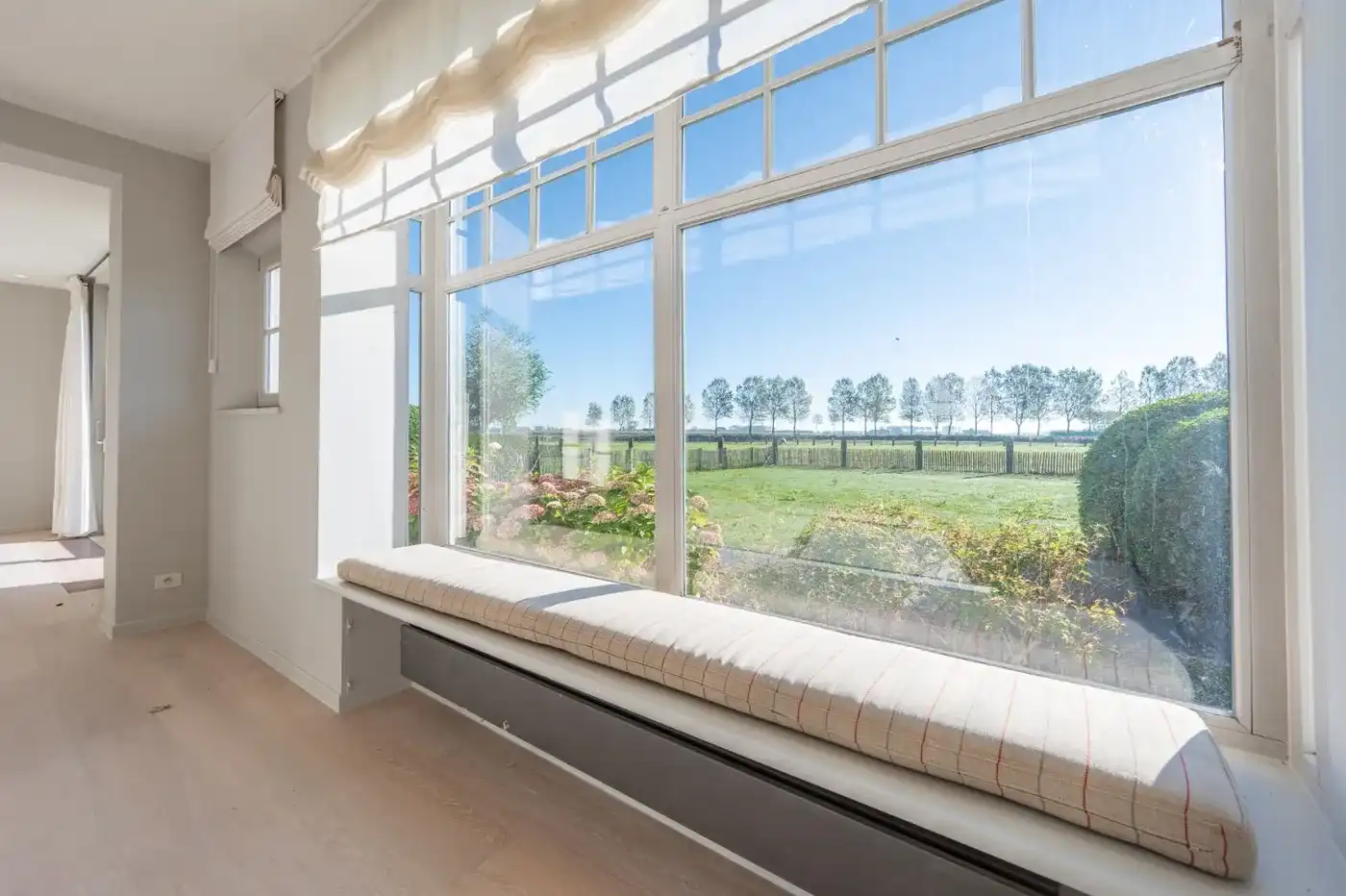 Exclusieve alleenstaande villa met panoramisch zicht over de Polders foto 6