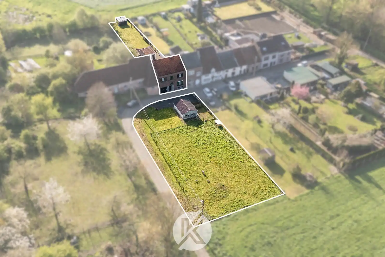 Robuuste woning met nabijgelegen weide van 10 are foto 3