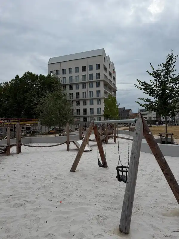 Gemeubeld nieuwbouwappartement met 2 slaapkamers, terras en fietsenberging. foto 24