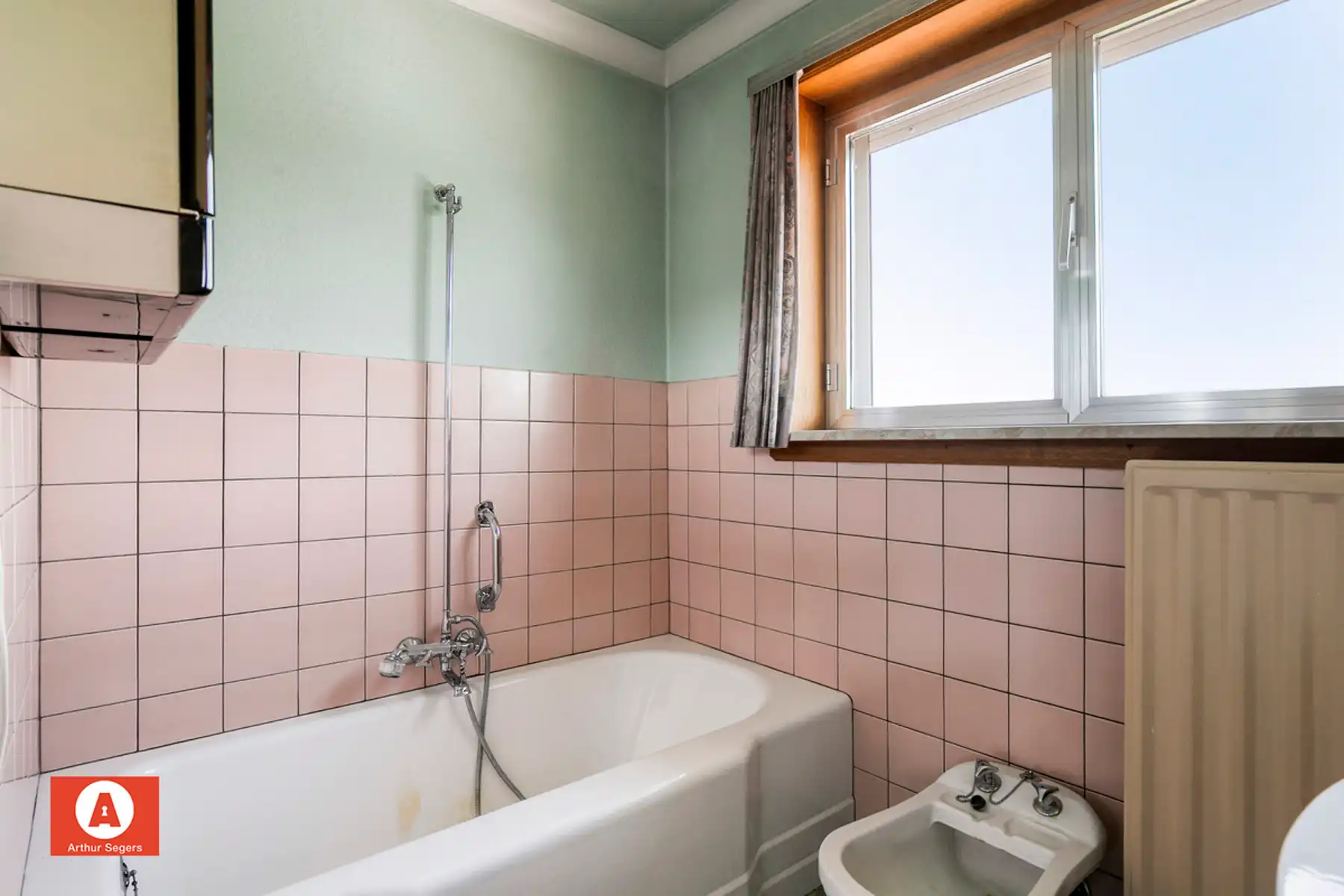Te renoveren woning in doodlopende straat foto 15