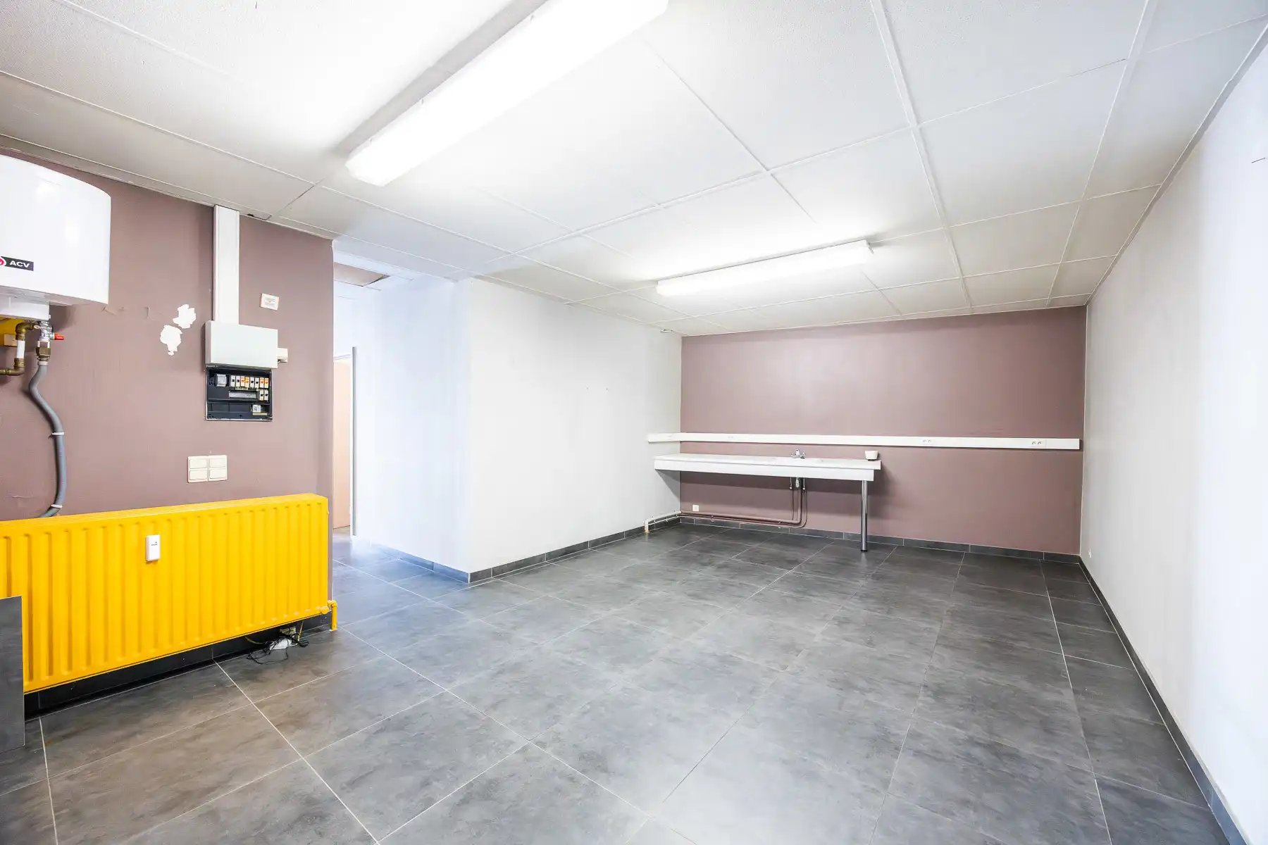 Instapklaar en ruim handelspand op centrale locatie foto 11