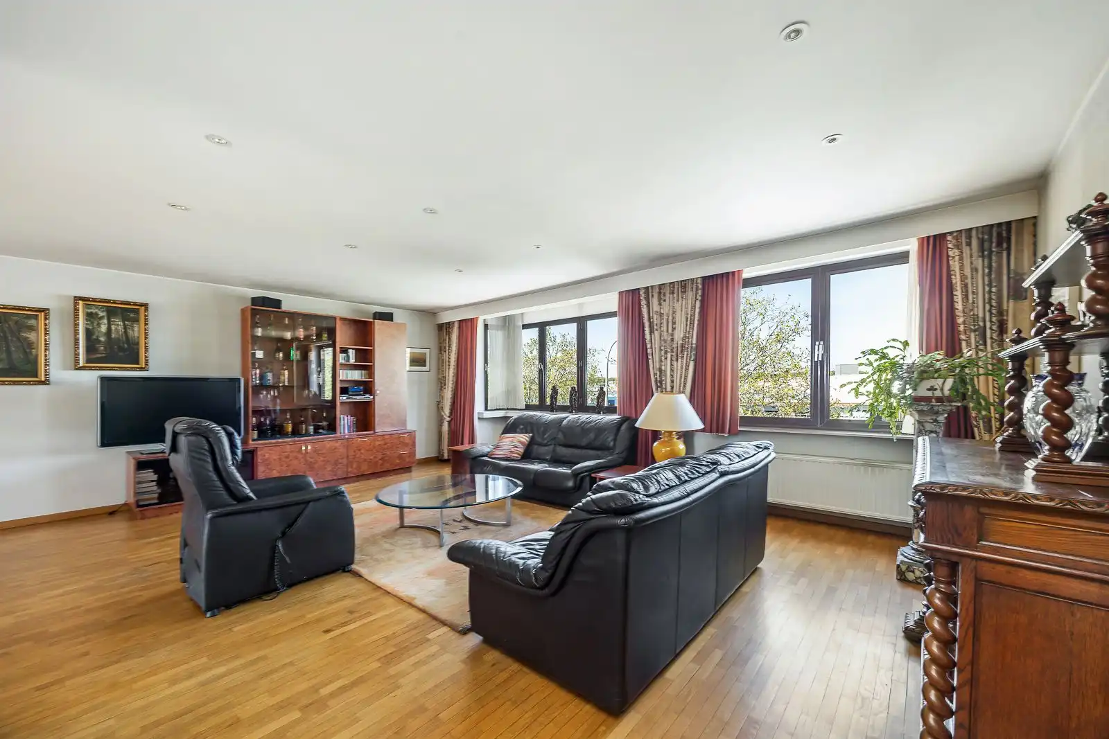 Zeer ruim appartement (mogelijkheid tot 3 slpks, nu 2) met zonnig terras. foto 3