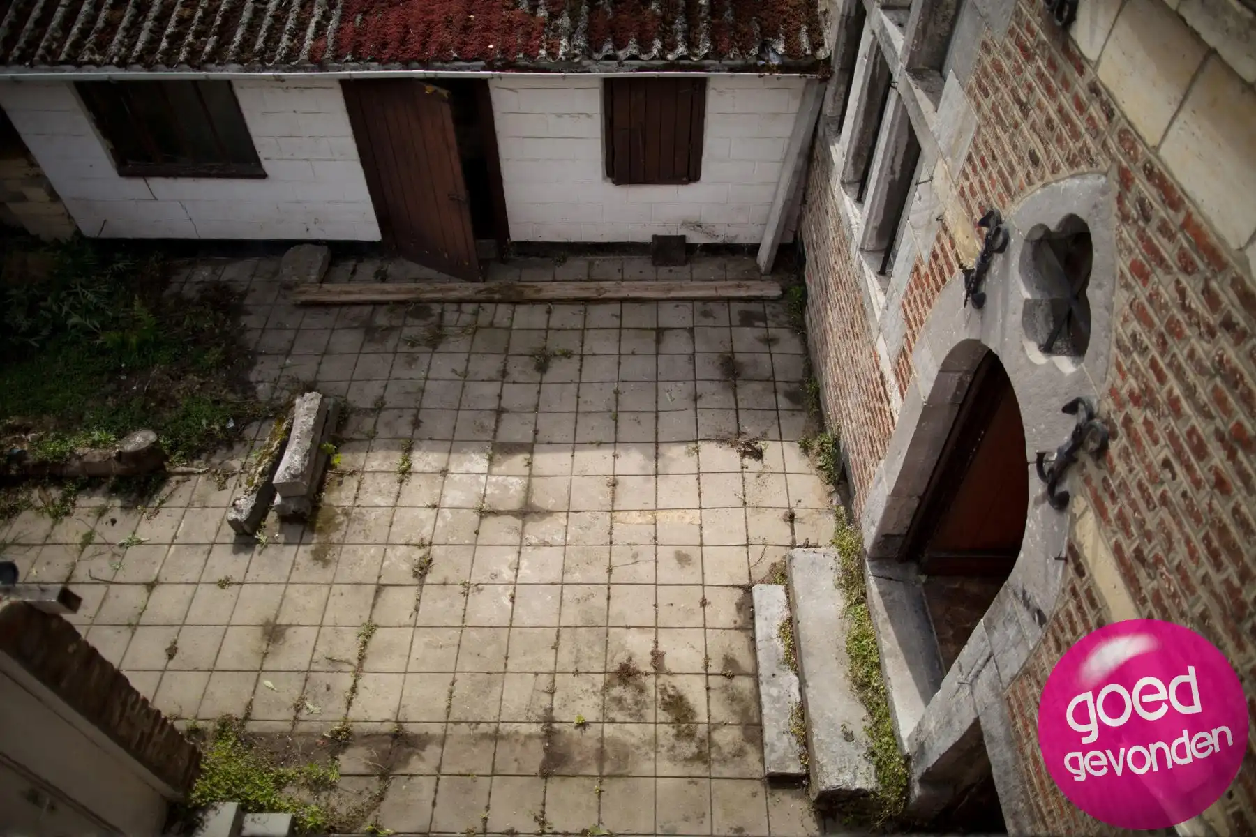 Authentieke begijnenwoning + bouwperceel met 6 garageboxen foto 9