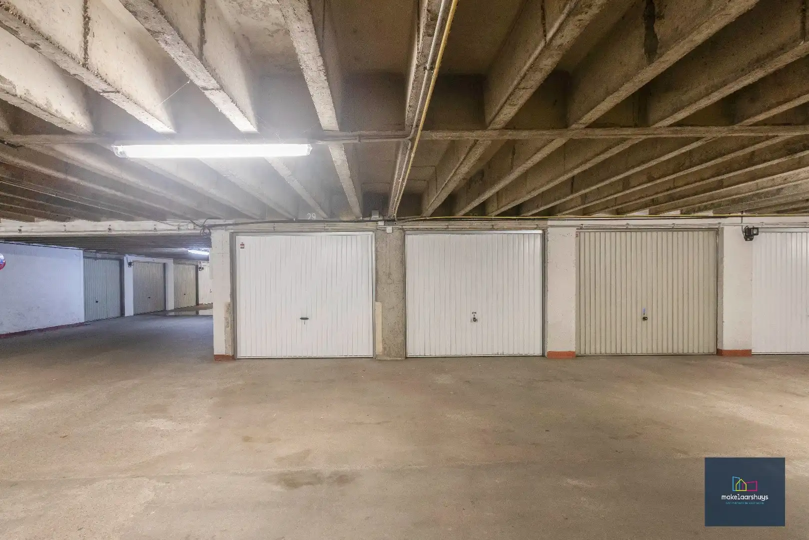 Ruim 2 slaapkamerappartement met garagebox nabij de Blaarmeersen foto 17