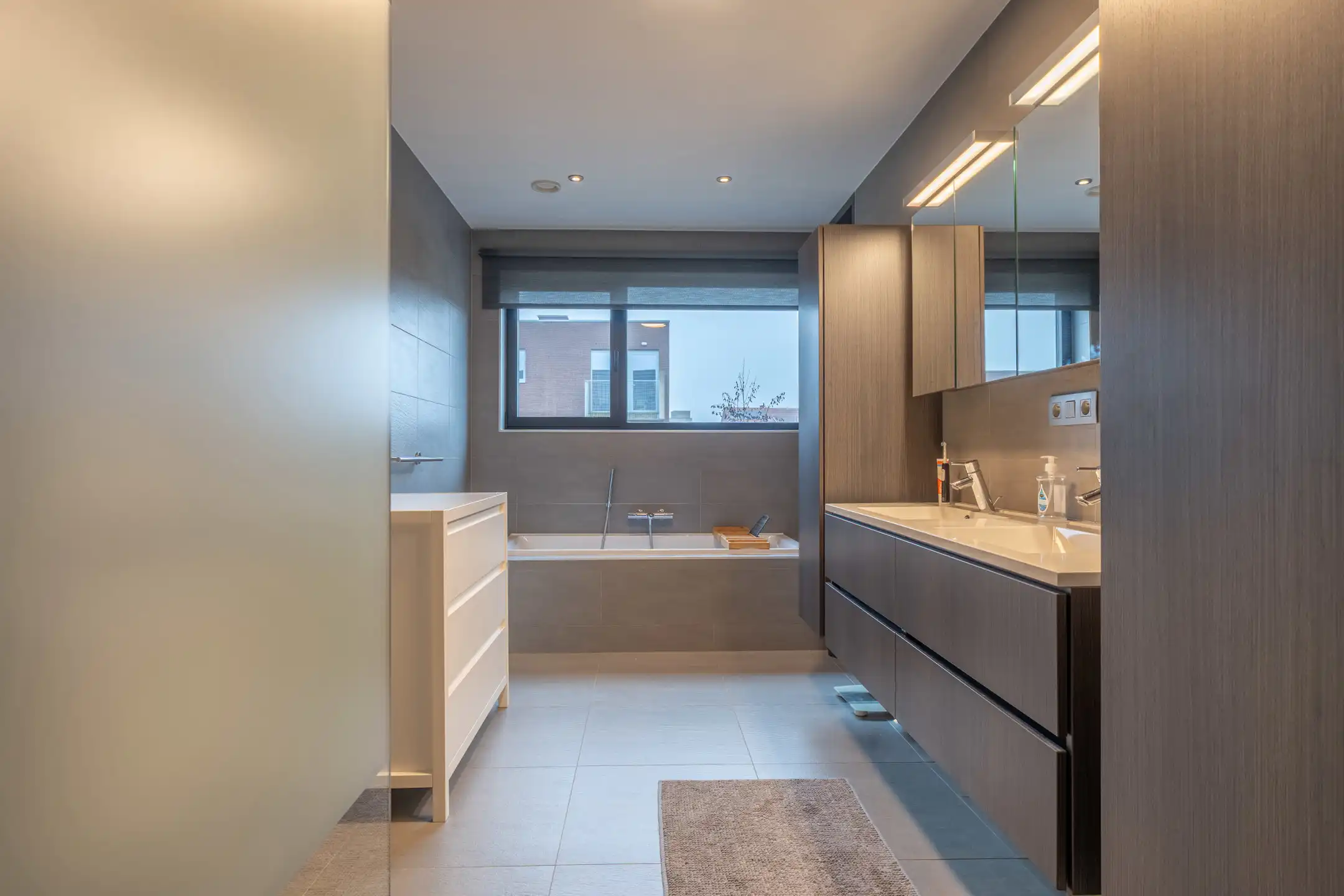 Ruime moderne woning met garage en tuin nabij het centrum van Turnhout. foto 29