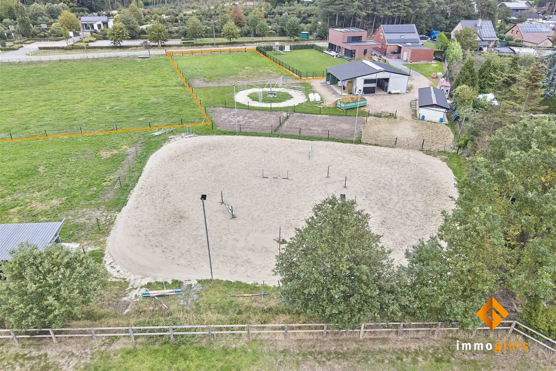 Ruime, gerenoveerde woning met 6 slaapkamers en loods (180m²) op een perceel van 71a44ca. foto 30