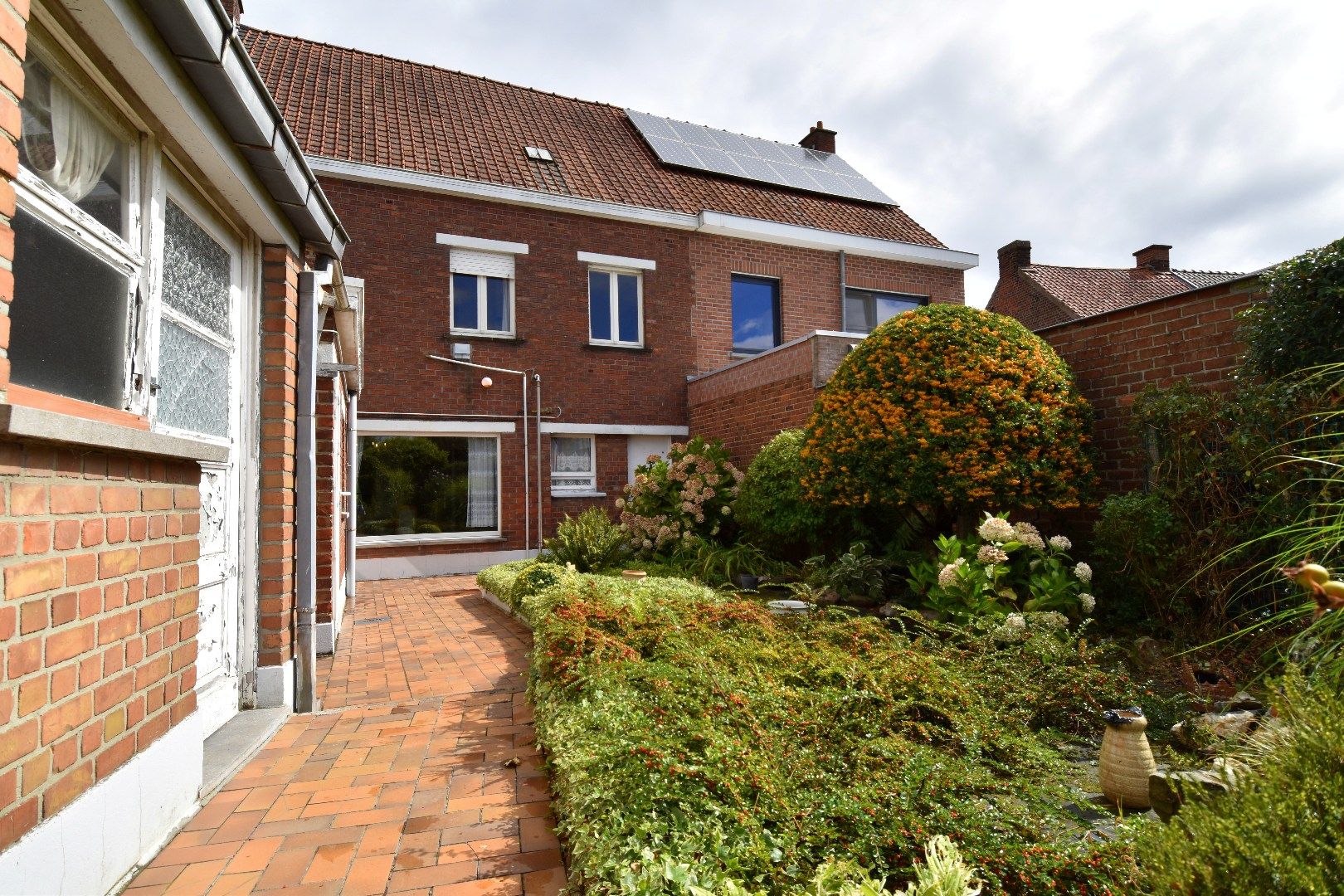 Statige rijwoning met 4 slaapkamers (mogelijkheid tot meer), garage en prachtige tuin te koop in Gullegem foto 17