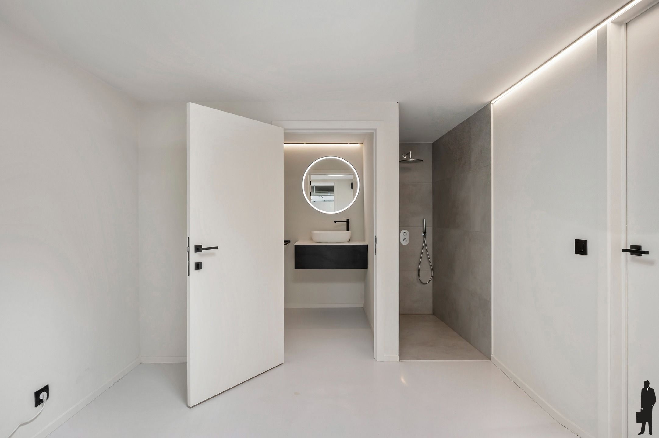 Gerenoveerde villa op 1.900 m² nabij de Nederlandse grens foto 13