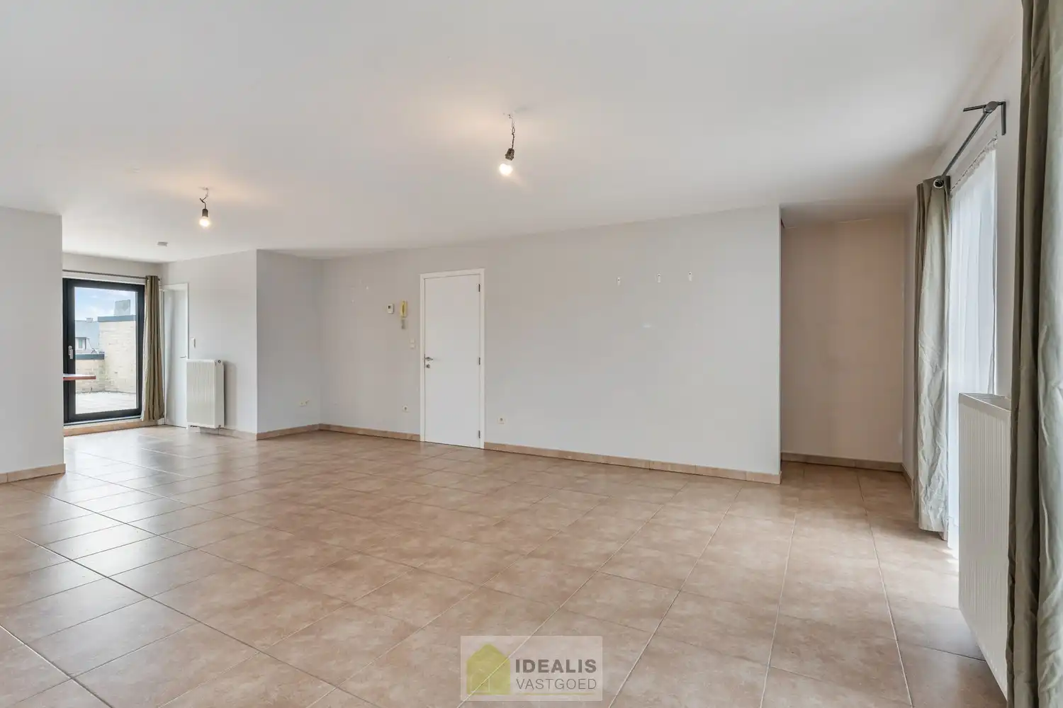 IDEALIS VASTGOED – INSTAPKLAAR DUPLEX APPARTEMENT GELEGEN OP UITERST CENTRALE LOCATIE TE HECHTEL-EKSEL foto 10