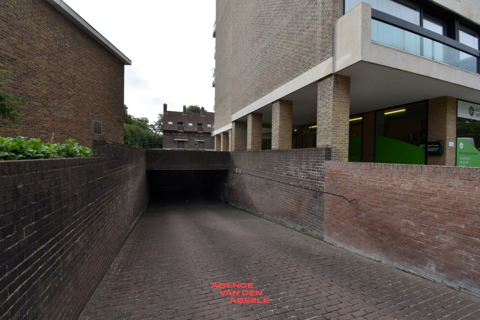 Ondergronde staanplaats langs de Komvest te Brugge foto {{pictureIndex}}