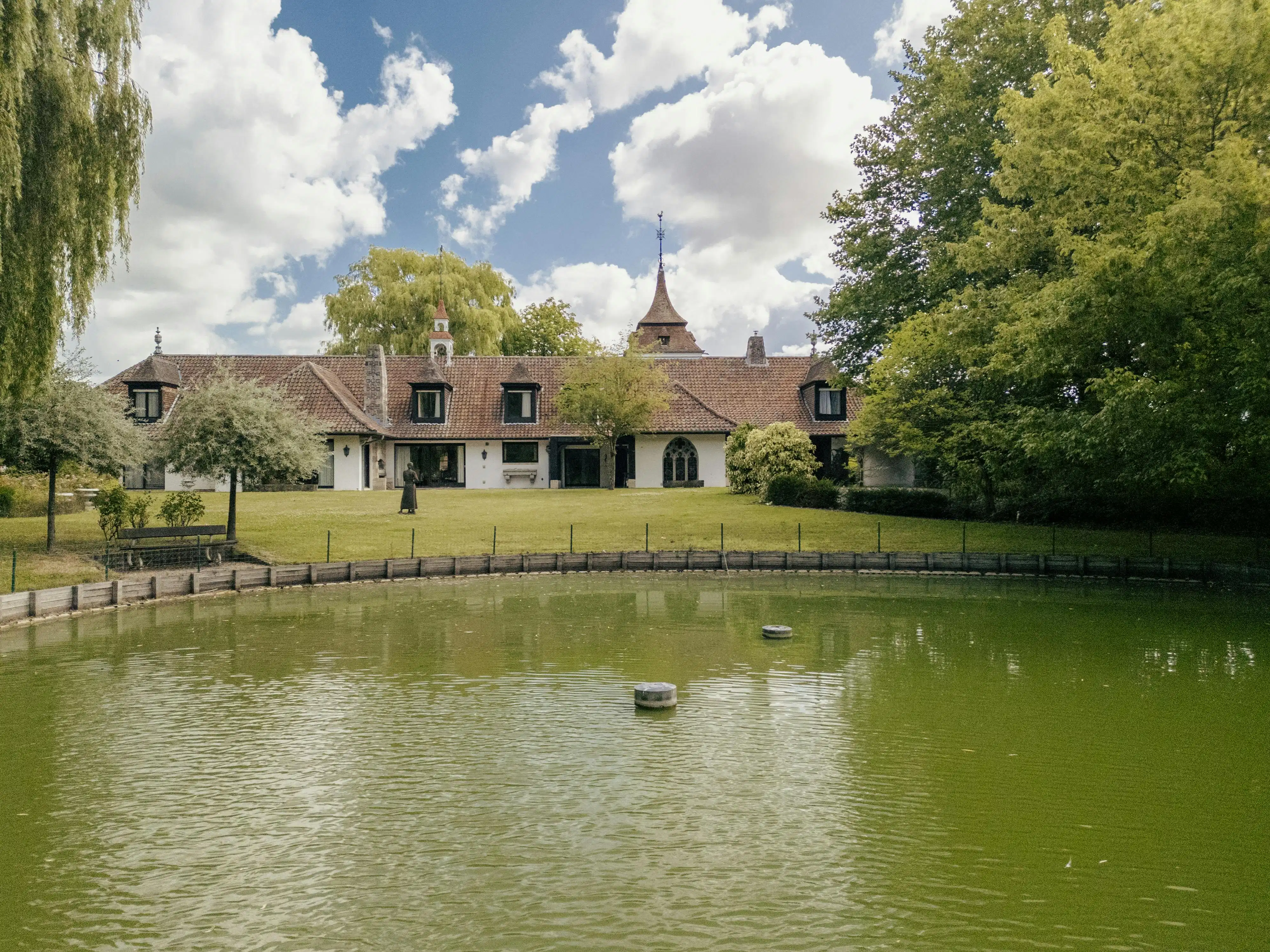 Unieke villa met vijver te koop aan de rand van Roeselare foto 18