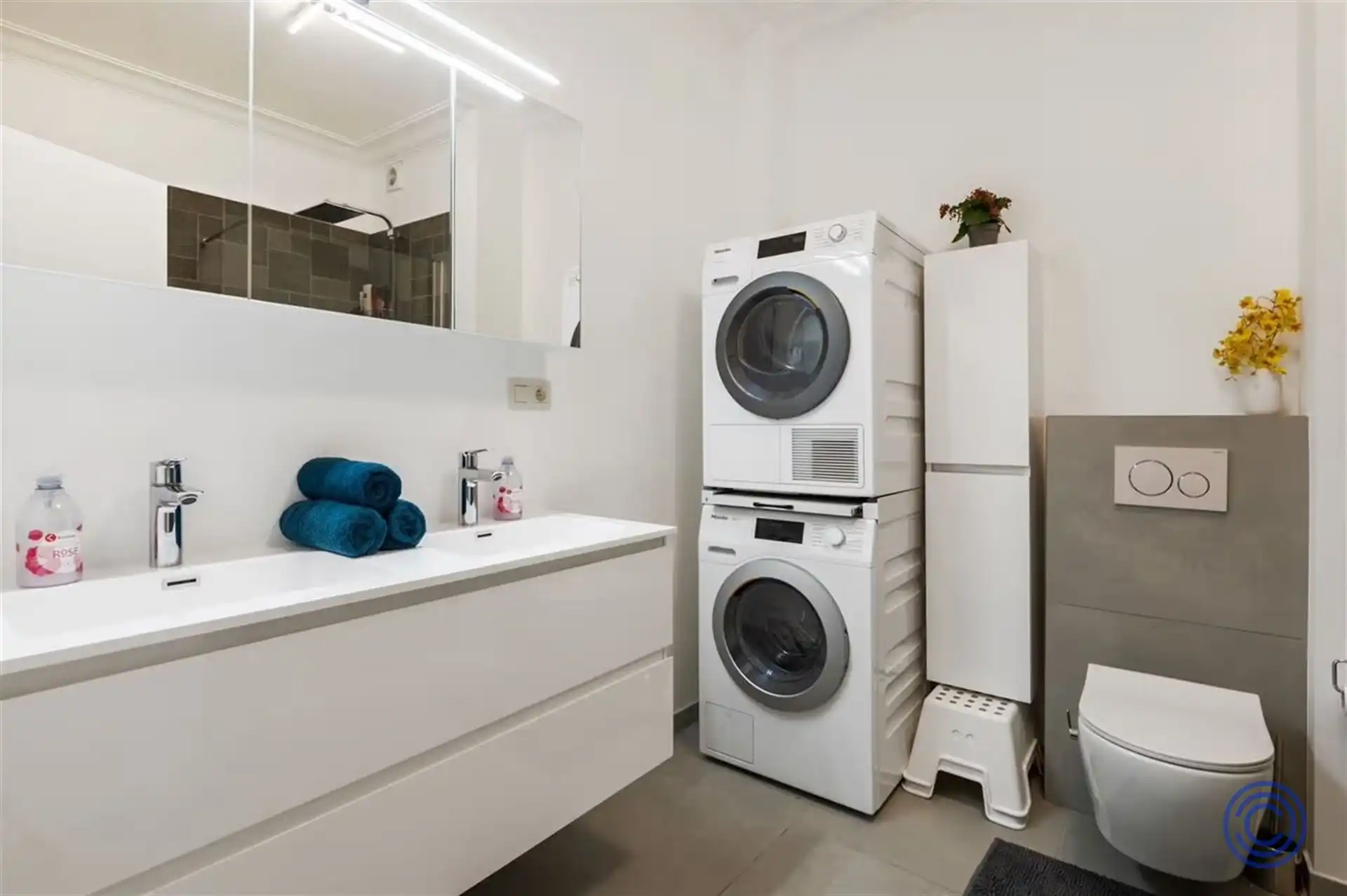 Instapklaar gelijkvloers met 3 slpk + tuin + dubbele garage! foto 9