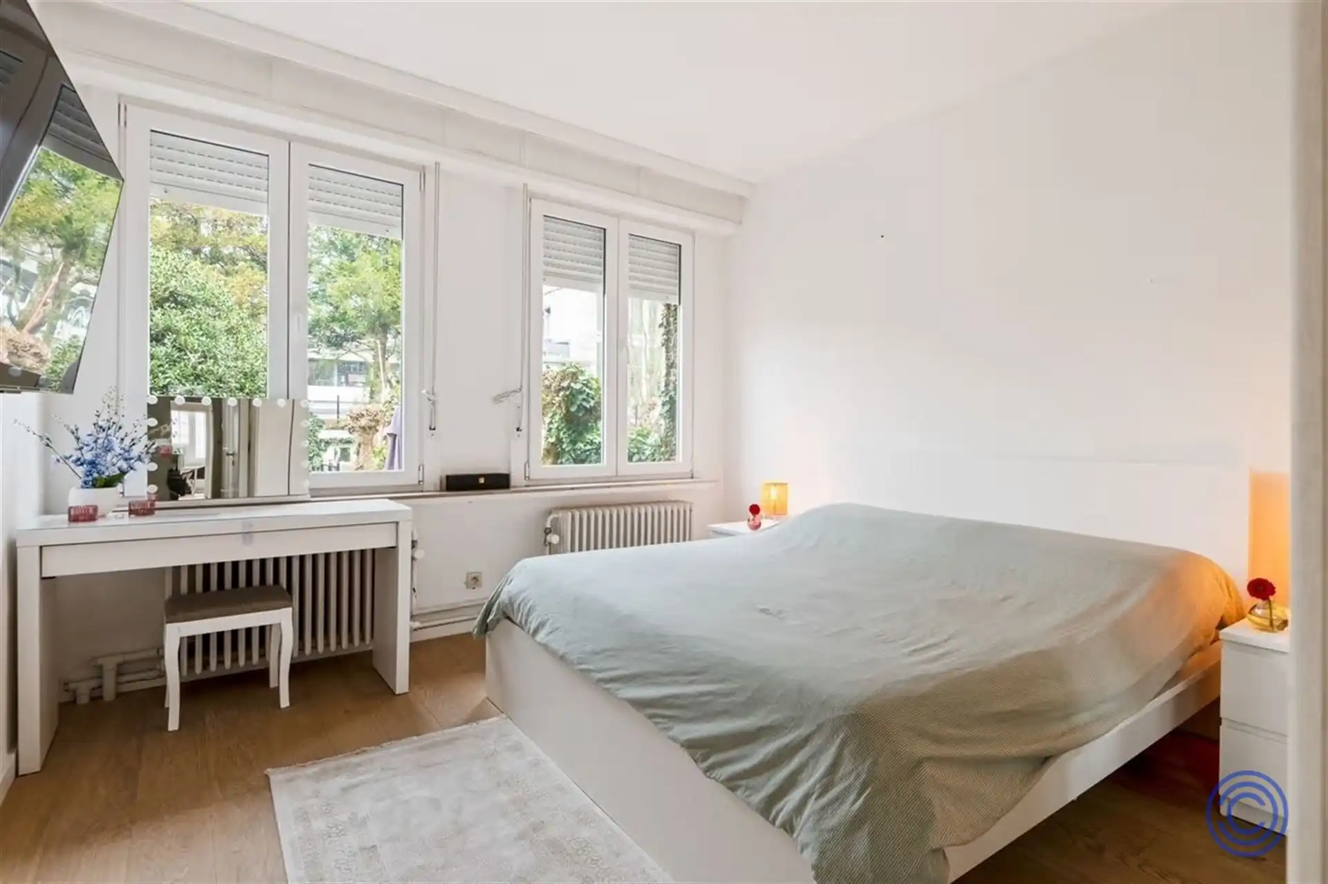 Instapklaar gelijkvloers met 3 slpk + tuin + dubbele garage! foto 9