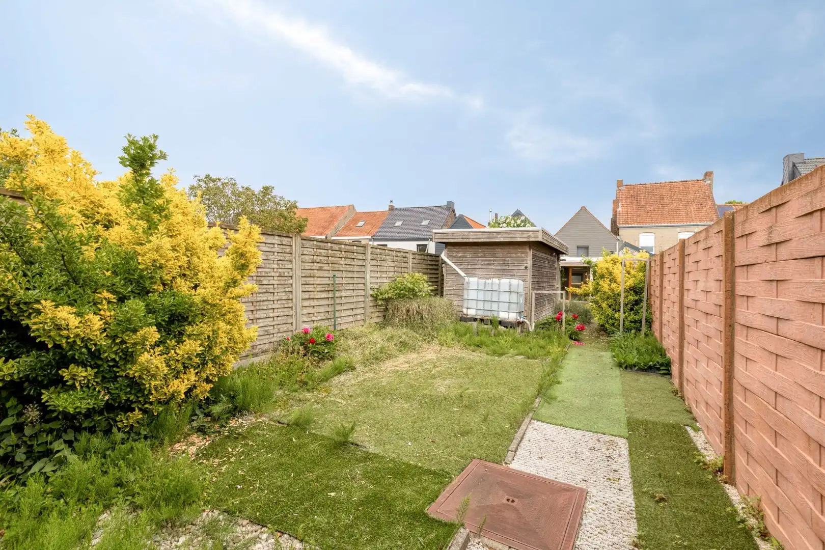 Gezellige rijwoning met grote garage, westgerichte tuin en unieke ligging in Lauwe! foto 19