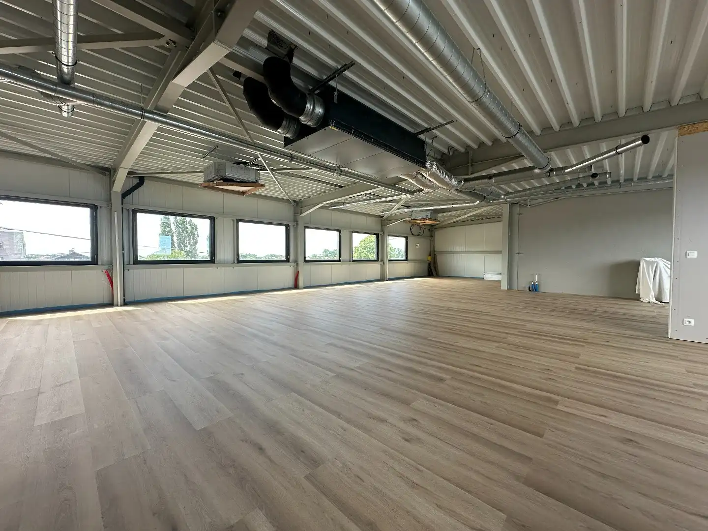 Prachtige kantoorruimte, 275 m², met private parking, gunstig gelegen te Torhout. foto 5