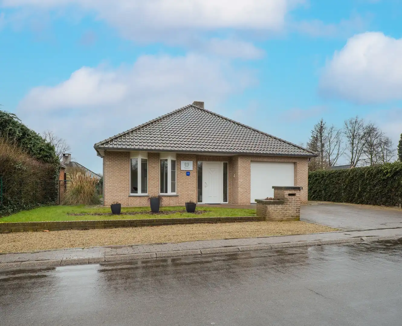 ✨ Gelijkvloerse open bebouwing met 3 slaapkamers foto {{pictureIndex}}