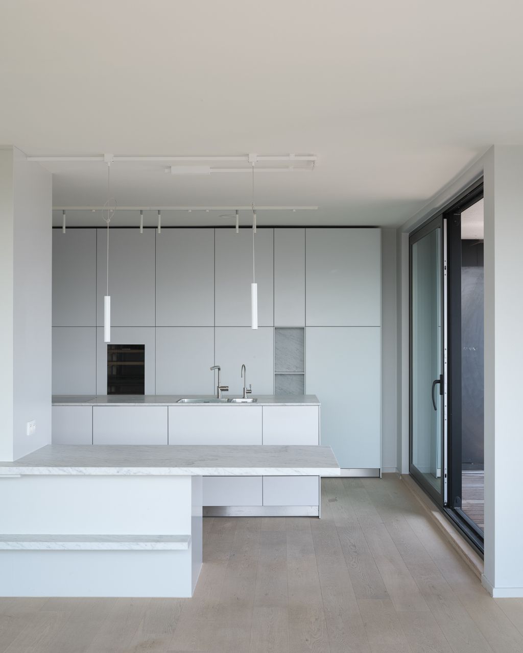 Luxueus en lichtrijk 2-slaapkamer appartement met ruim terras foto 6