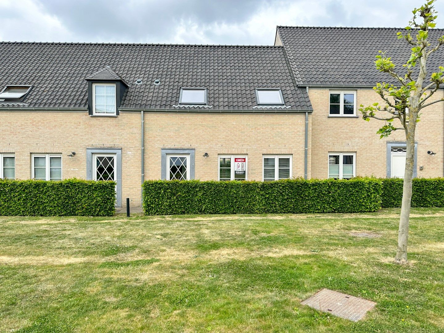Instapklare woning met 3 slpk, tuin, autostaanplaats, rustige gelegen te Lichtervelde foto {{pictureIndex}}