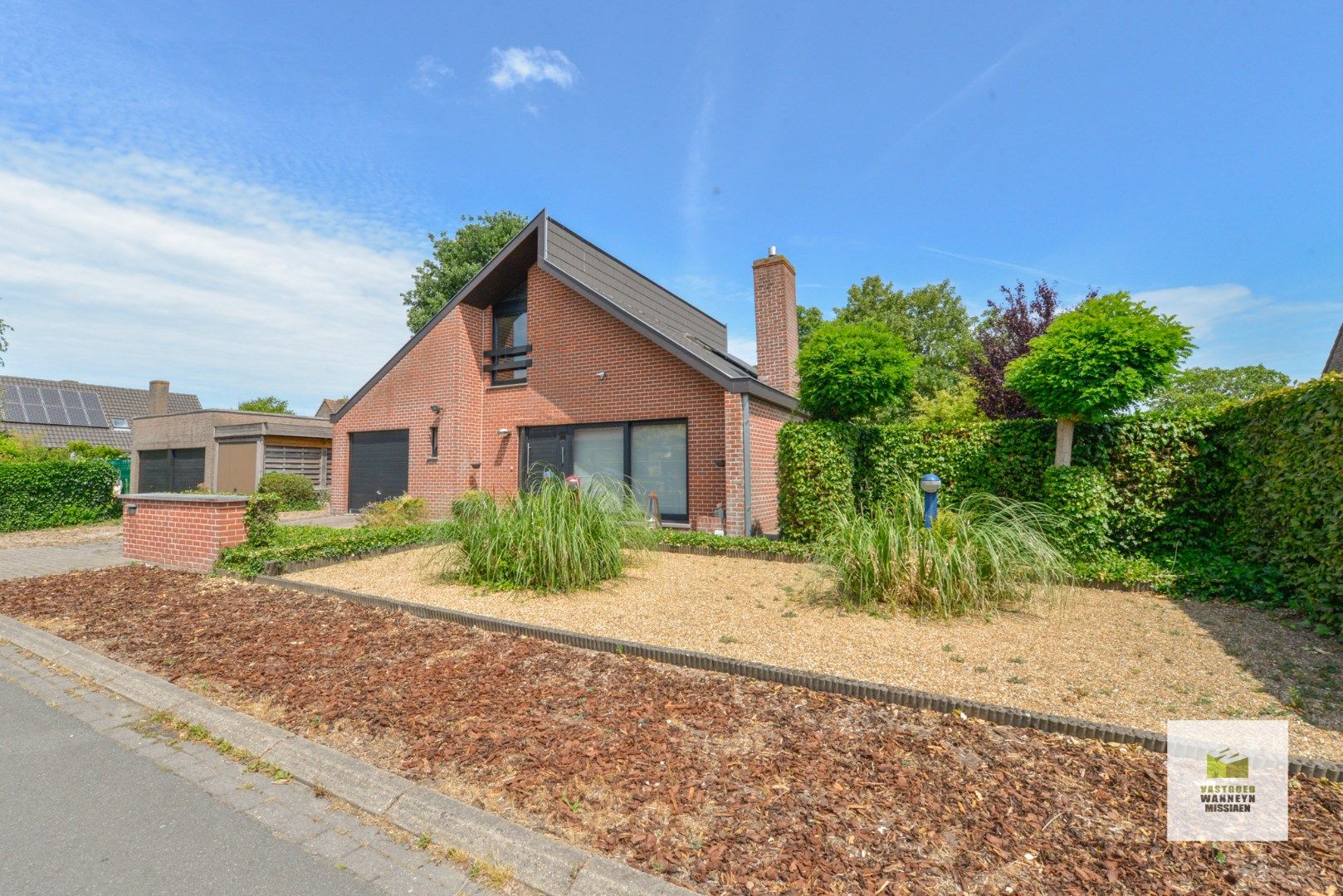 Vrijstaande woning op 700m2 met 3 slpk en zonnige tuin in doodlopende wijk te centrum Wingene foto {{pictureIndex}}