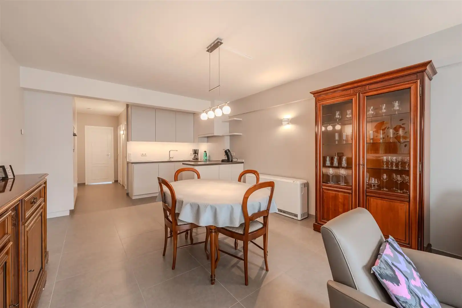 Instap klaar 1-slaapkamer appartement met schuin zeezicht foto 6