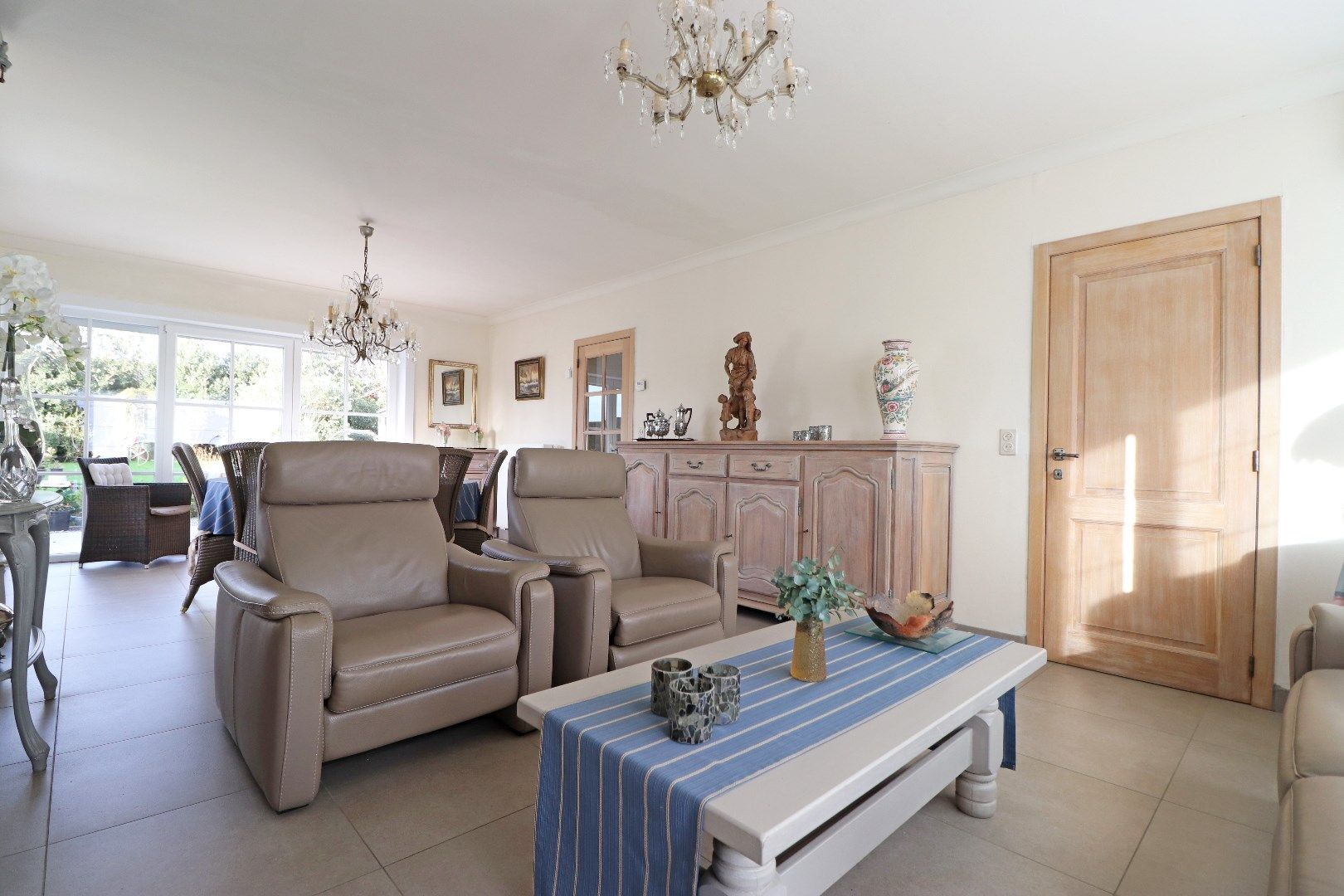 Gerenoveerde woning op 818 m² foto 4