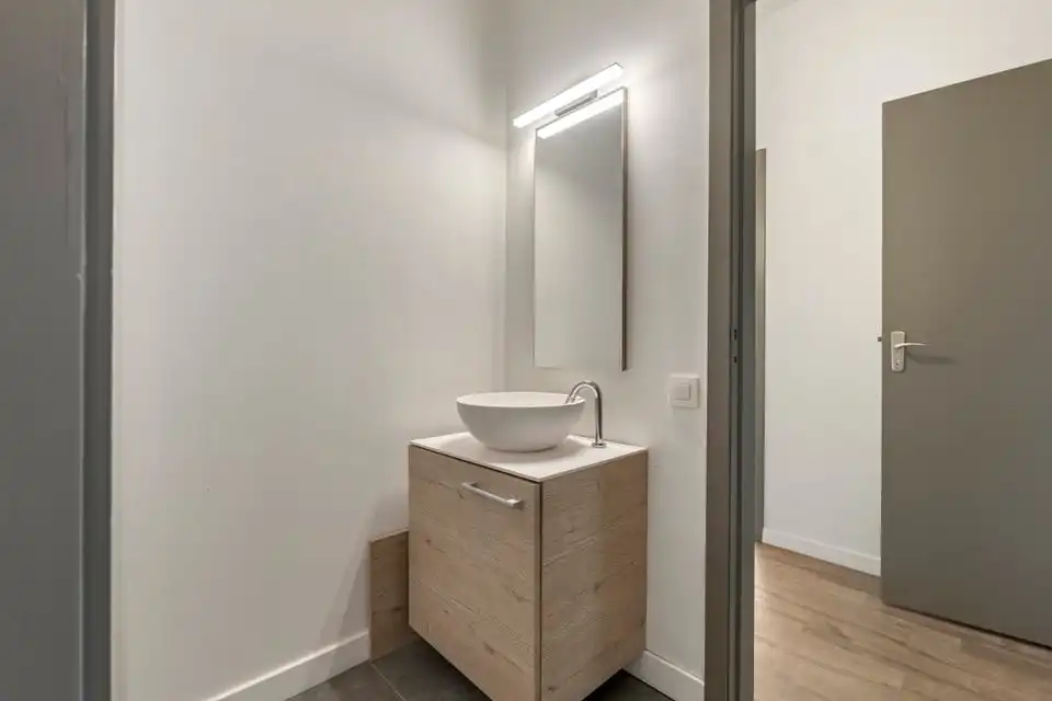 RUIME KANTOORRUIMTE VLAKBIJ HET CENTRUM VAN SINT-TRUIDEN foto 18