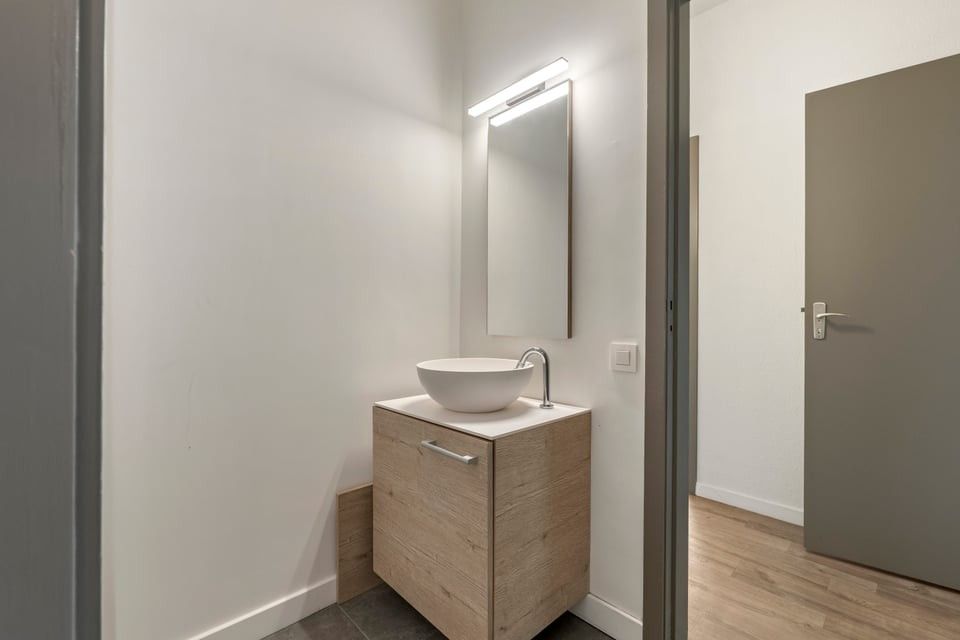 RUIME KANTOORRUIMTE VLAKBIJ HET CENTRUM VAN SINT-TRUIDEN foto 18